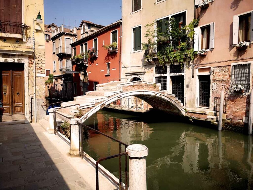 🚉 Ferrovia : Le Seuil Aquatique de la Sérénissime