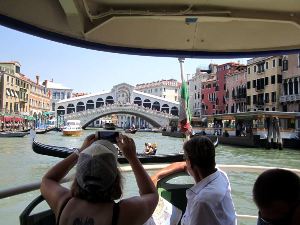 🚤 Vaporetto à Venise : Sécurité et Guide Anti-Mal de Mer