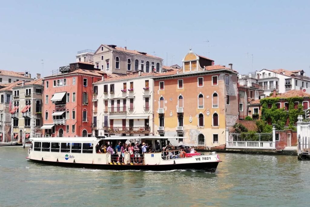 🚤 Vaporetto à Venise : Sécurité et Guide Anti-Mal de Mer