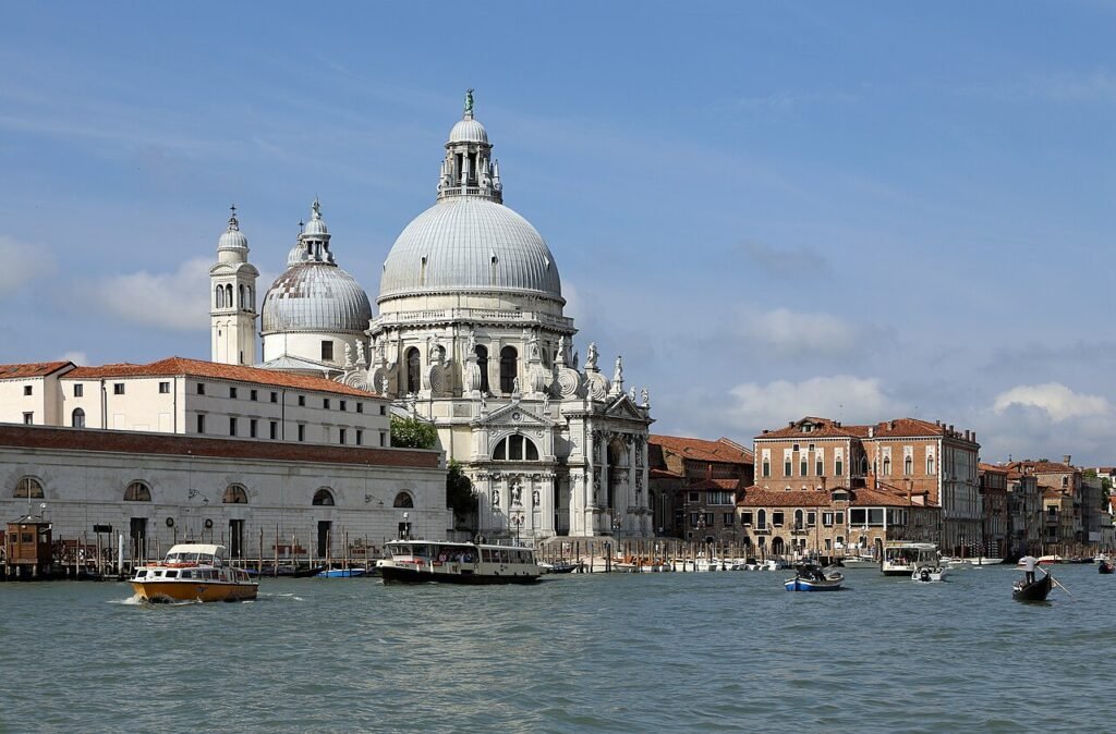 ⛪ Salute : La Sentinelle de Marbre et le Souffle de la Résilience