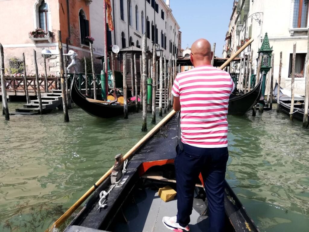 ⛪ Salute : La Sentinelle de Marbre et le Souffle de la Résilience